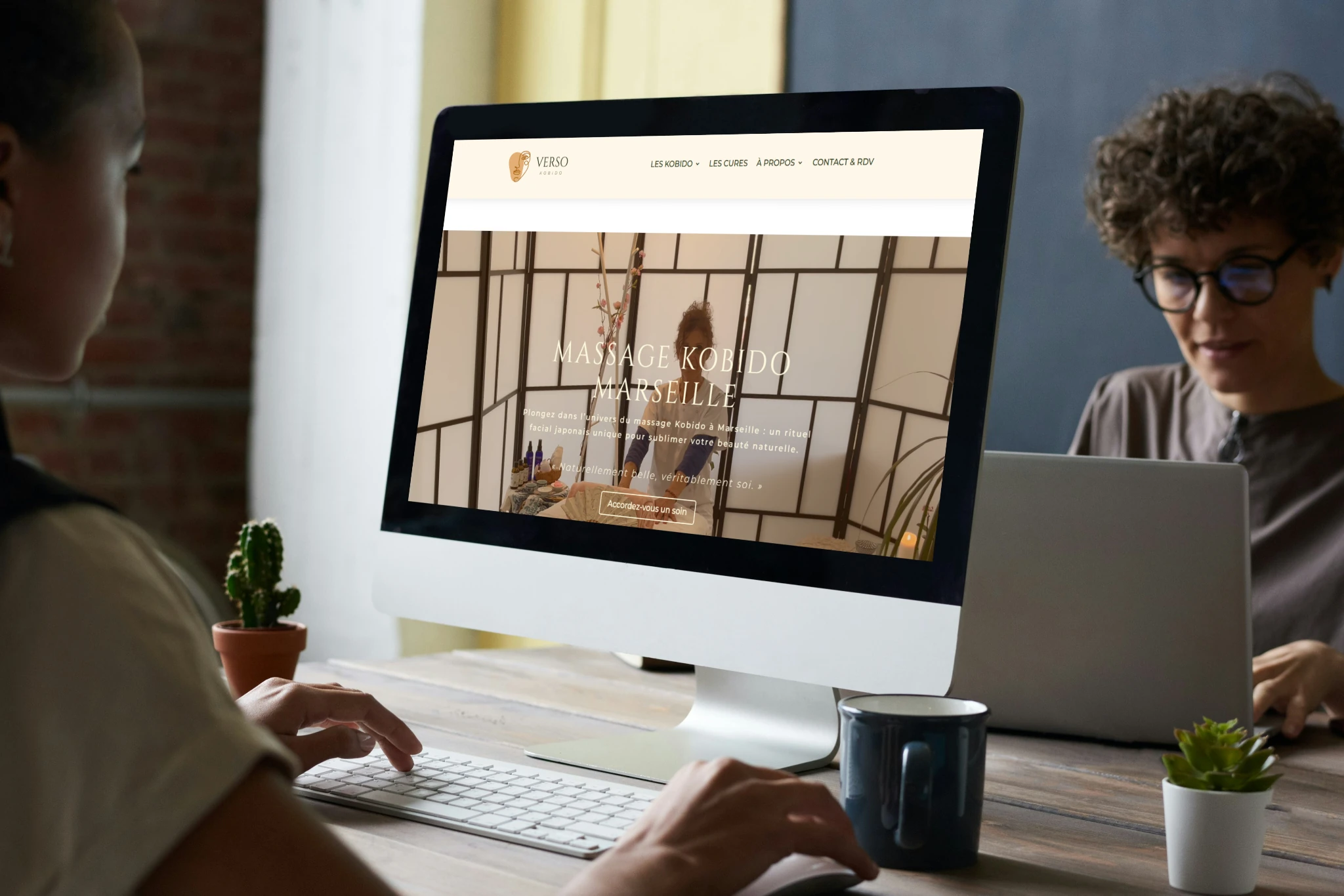 black flat screen computer monitor